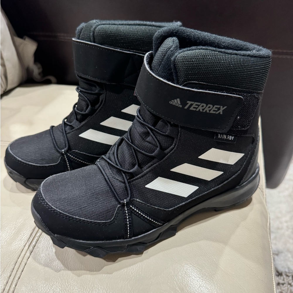 Youth adidas Terrex Snow Cf R.Rdy hiking shoes-worn once